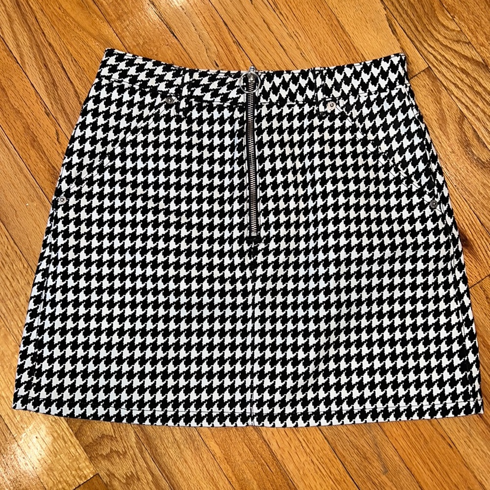 LIKE NEW TopShop skirt